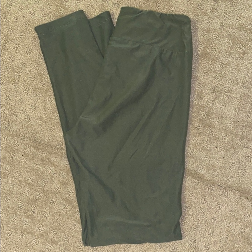 Green lularoe leggings!